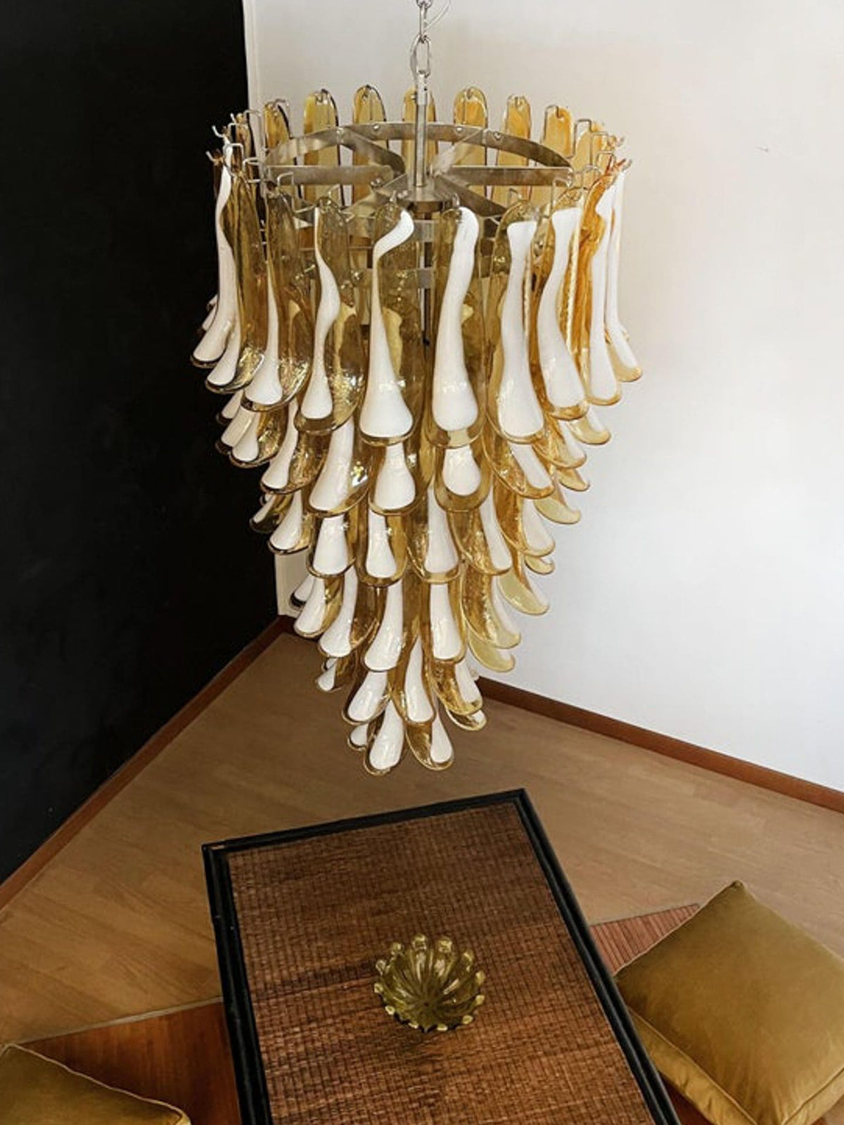 Murano Glass Chandelier – 83 petals – Caramel