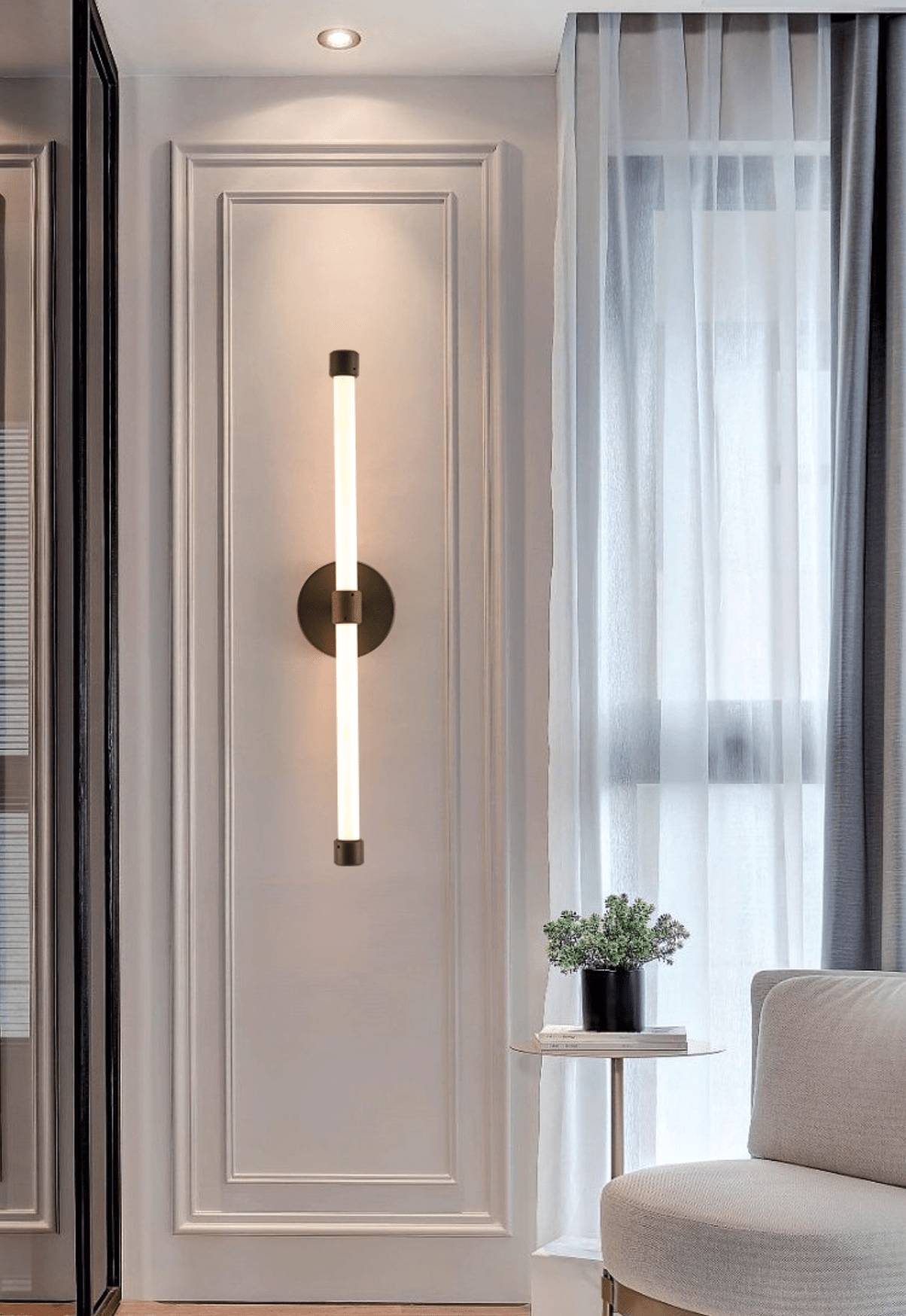 Brilline Vertical Sconce Secondary image