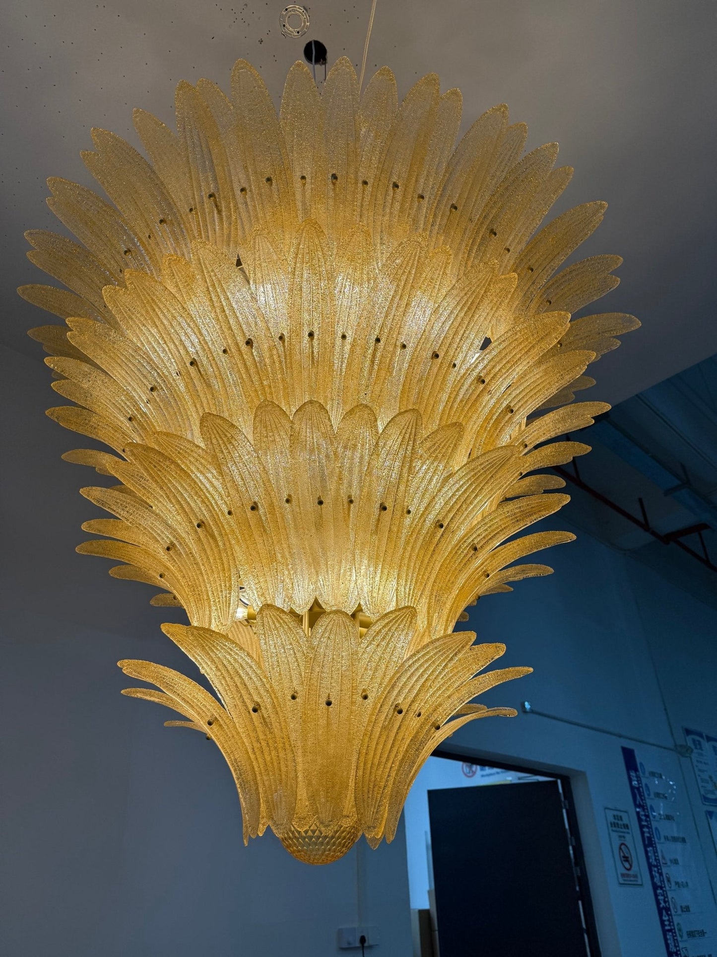 Exquisite Murano Palmette Chandelier - CasaraHouse
