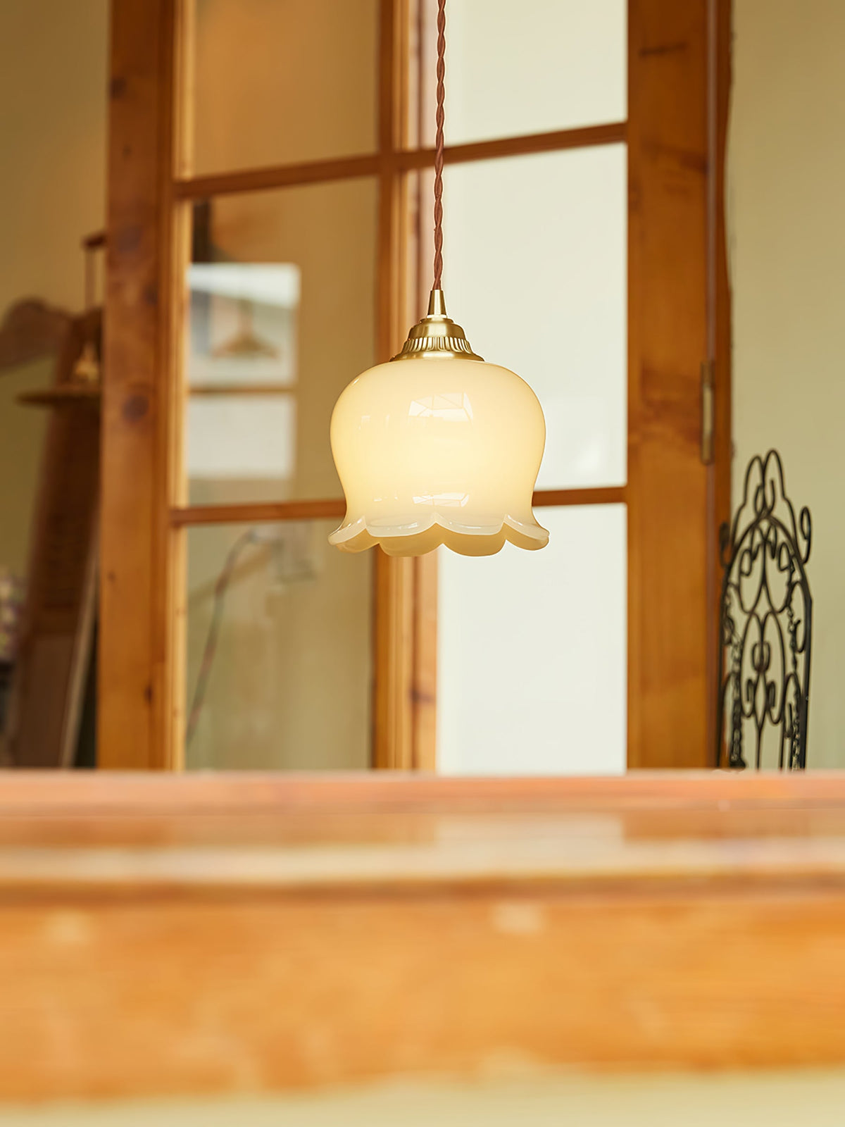 Valyn Floral Silhouette Pendant Lamp - CasaraHouse