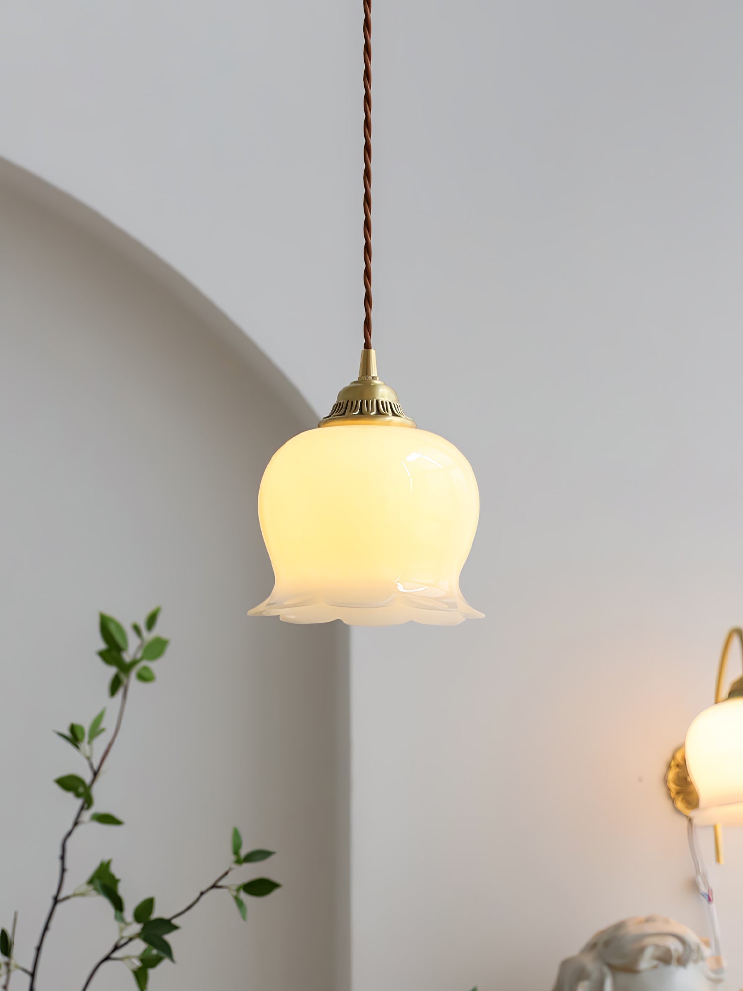 Valyn Floral Silhouette Pendant Lamp - CasaraHouse