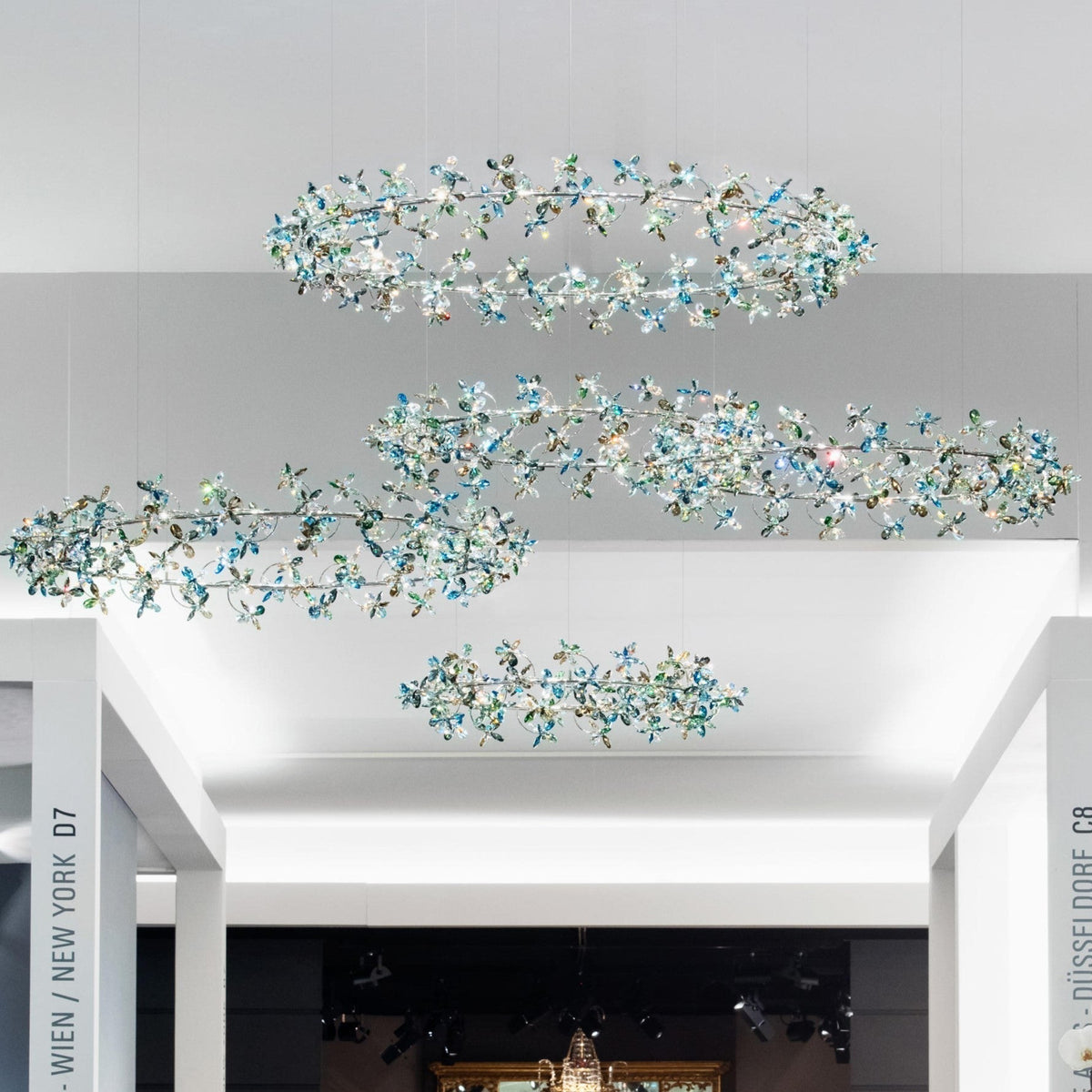 Modern Design Crystal Chandelier with Floral Crown Shape Main image