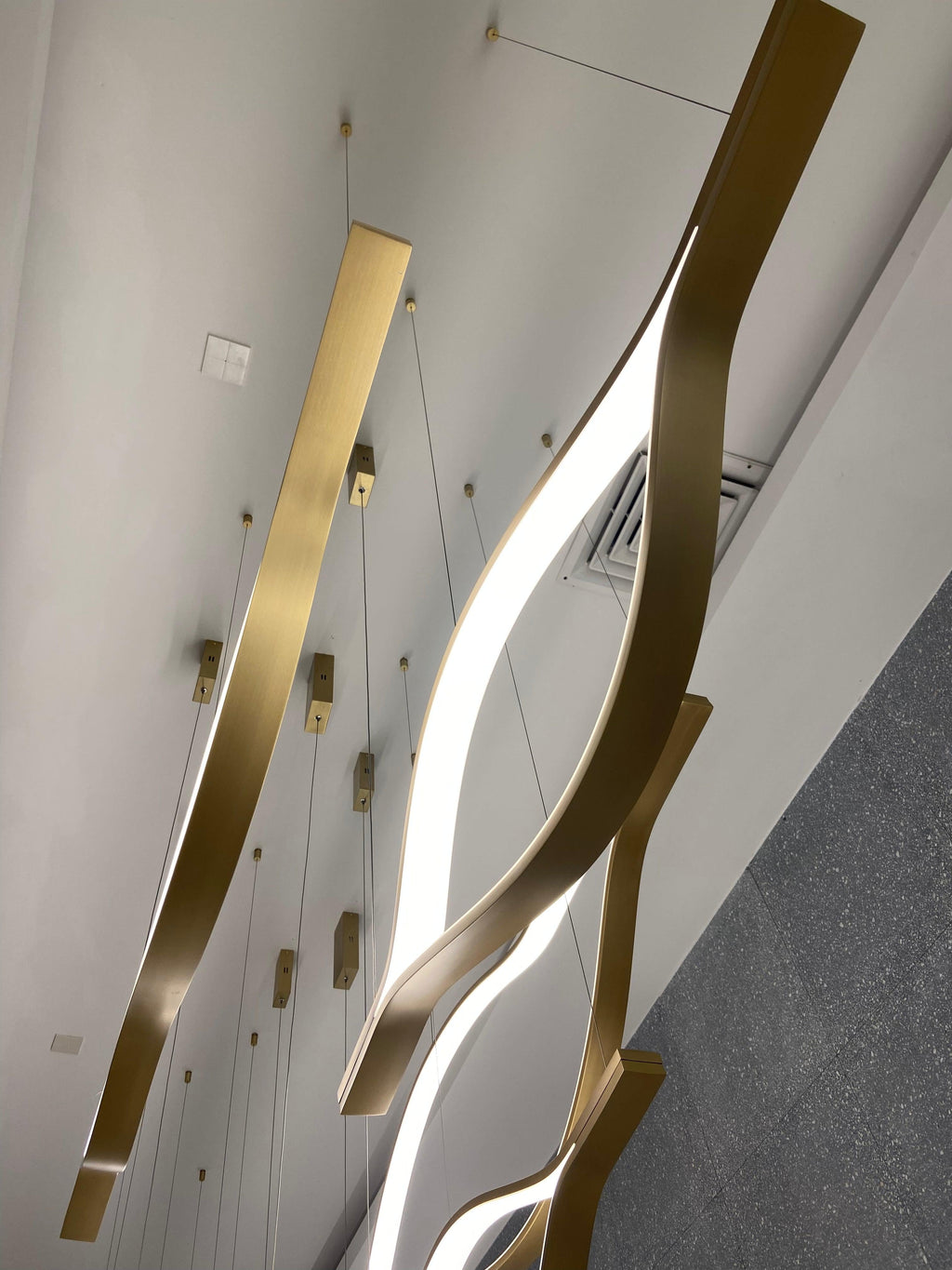 Modern Simple Aluminum Waving Chandelier
